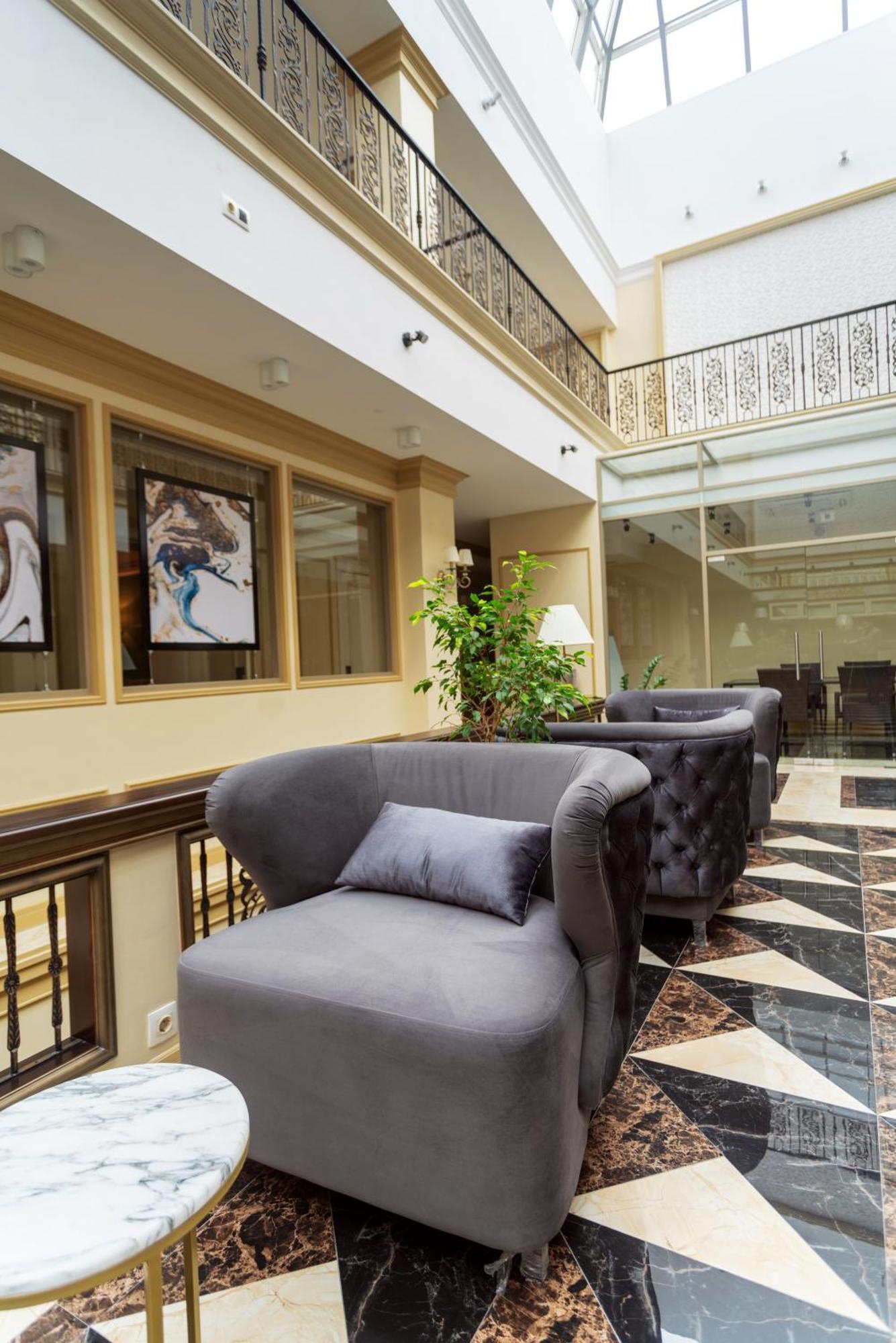 Royal Bv Hotel Ust-Kamenogorsk Exterior photo